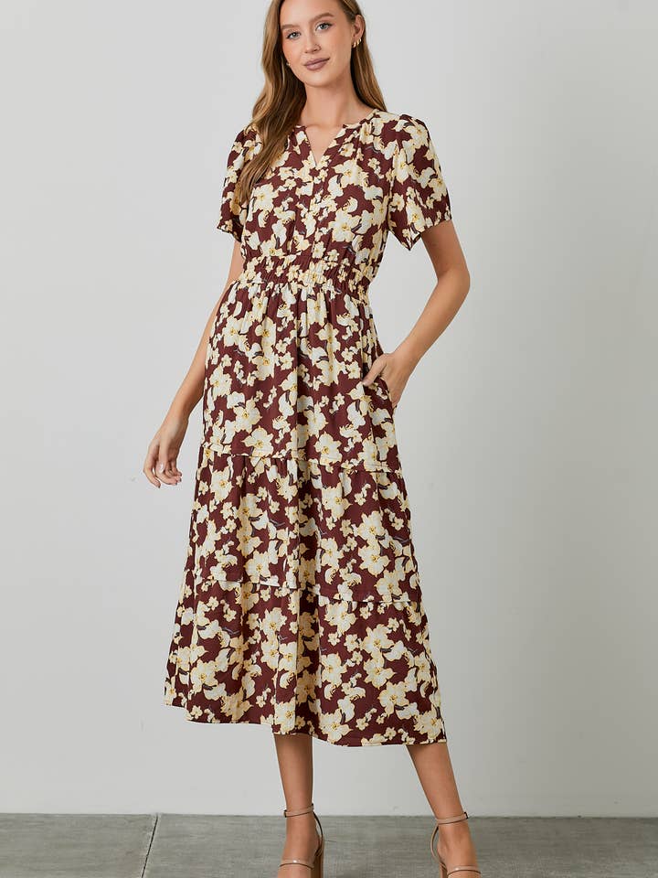 MAXI ABITO A BALZE CON STAMPA FLOREALE ELASTICIZZATA IN VITA per la vendita all'ingrosso da parte di Polagram by Wellmade USA