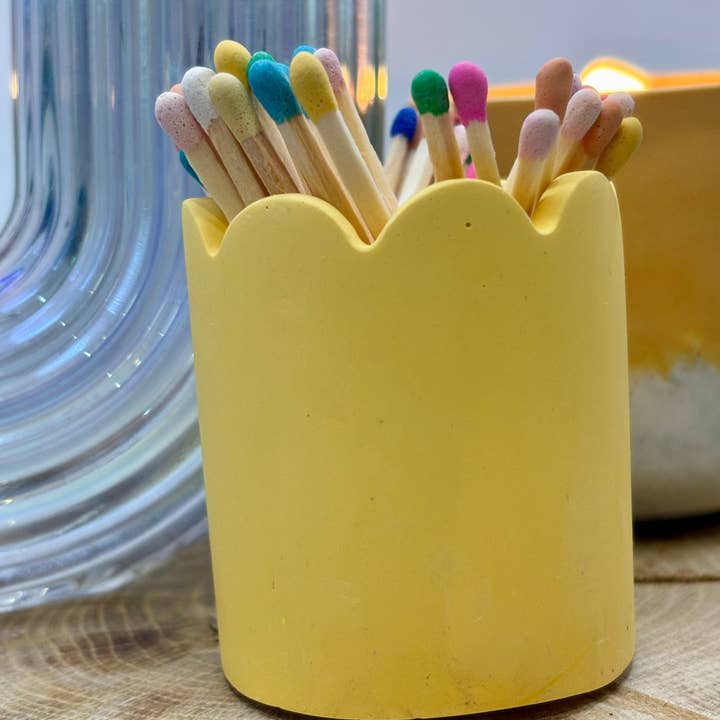 Amandyne Creations - Venta al por mayor Soportes para cerillas - Tarro de cerillas de colores con rascador integrado
