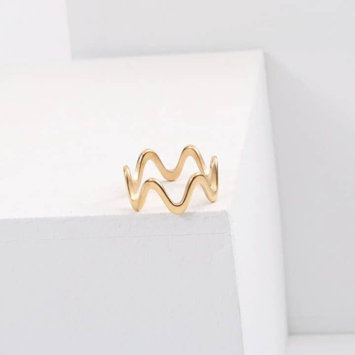 MeloMelo - Wholesale Band/Stacked Ring - Lucca - Dainty Wave Stacking Ring in Gold