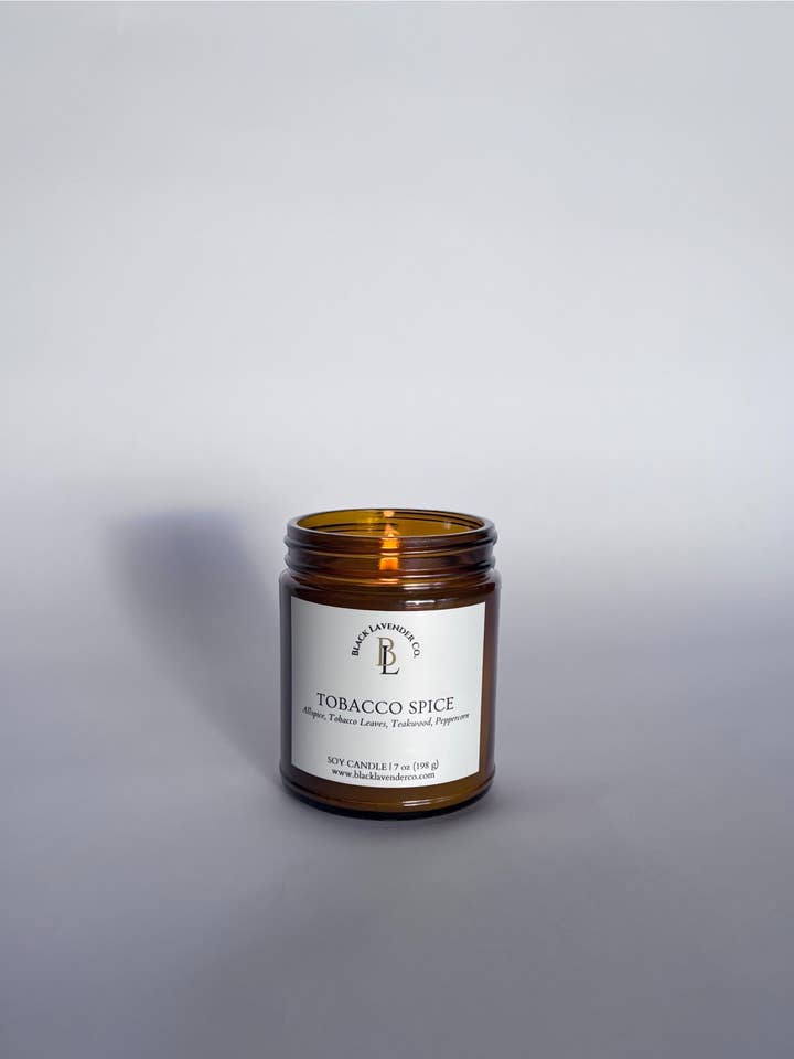 Tobacco Spice Candle - 7 oz. Amber Glass voor wholesale door Black Lavender Co.