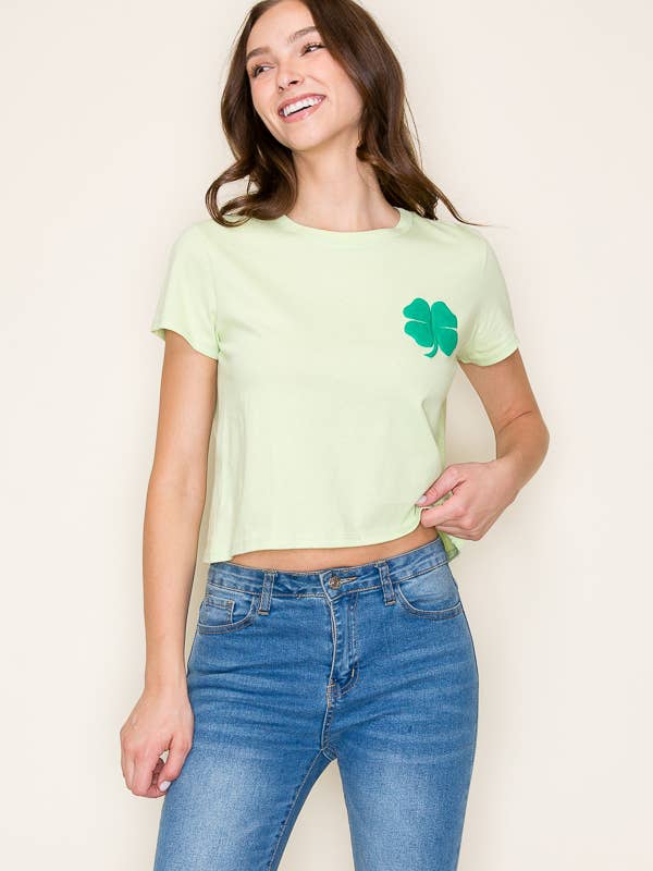 Tres Bien, Inc - Vente T-shirt sérigraphié – femme - HAUT COURT GRAPHIQUE EN FORME DE TRÈFLE À QUATRE FEUILLES, GONFLÉ DANS LE COIN1