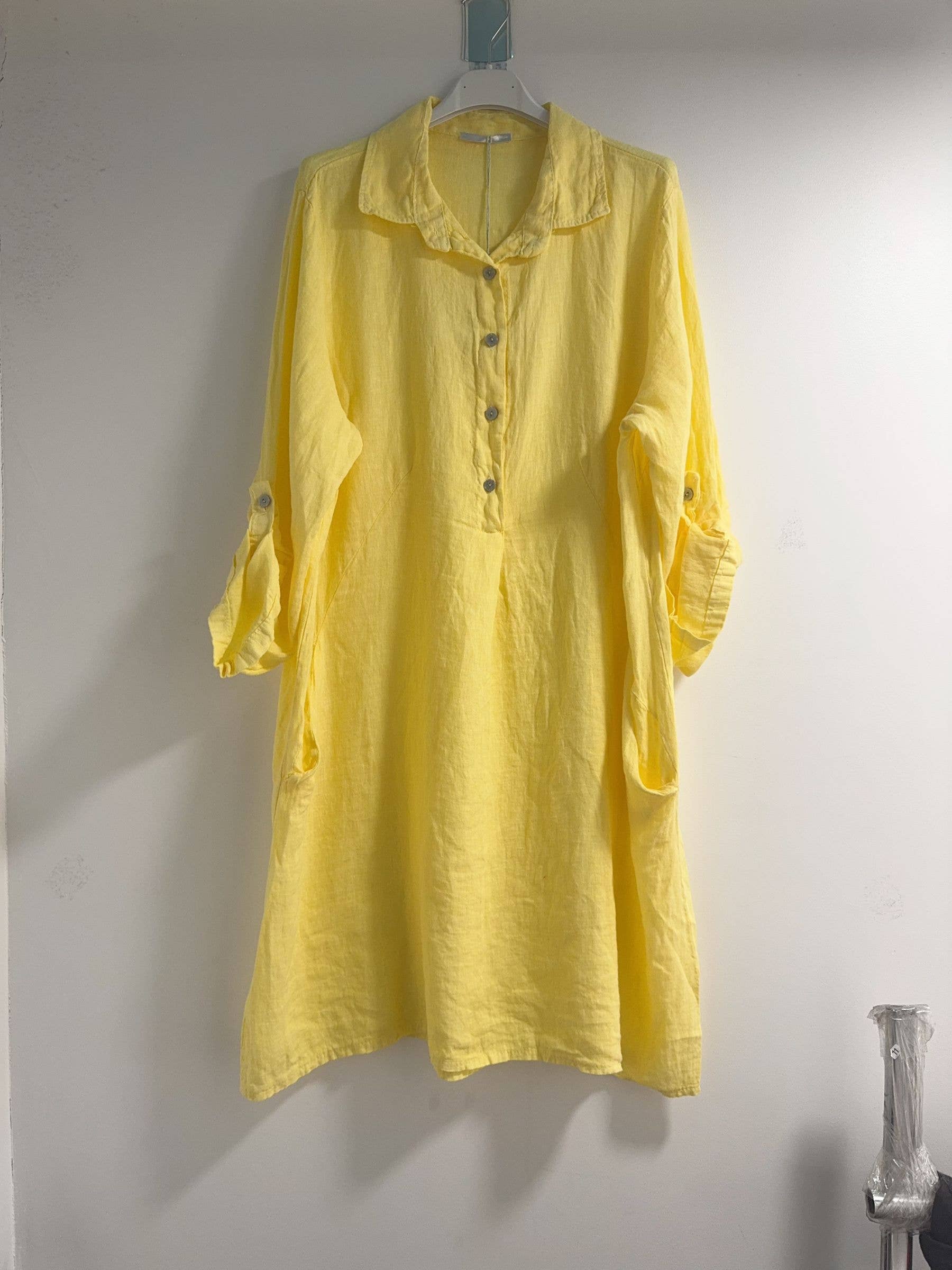 Happy look – Großhandel Kleid – Damen – Kurzes Hemdkleid aus Leinen mit langen Ärmeln0