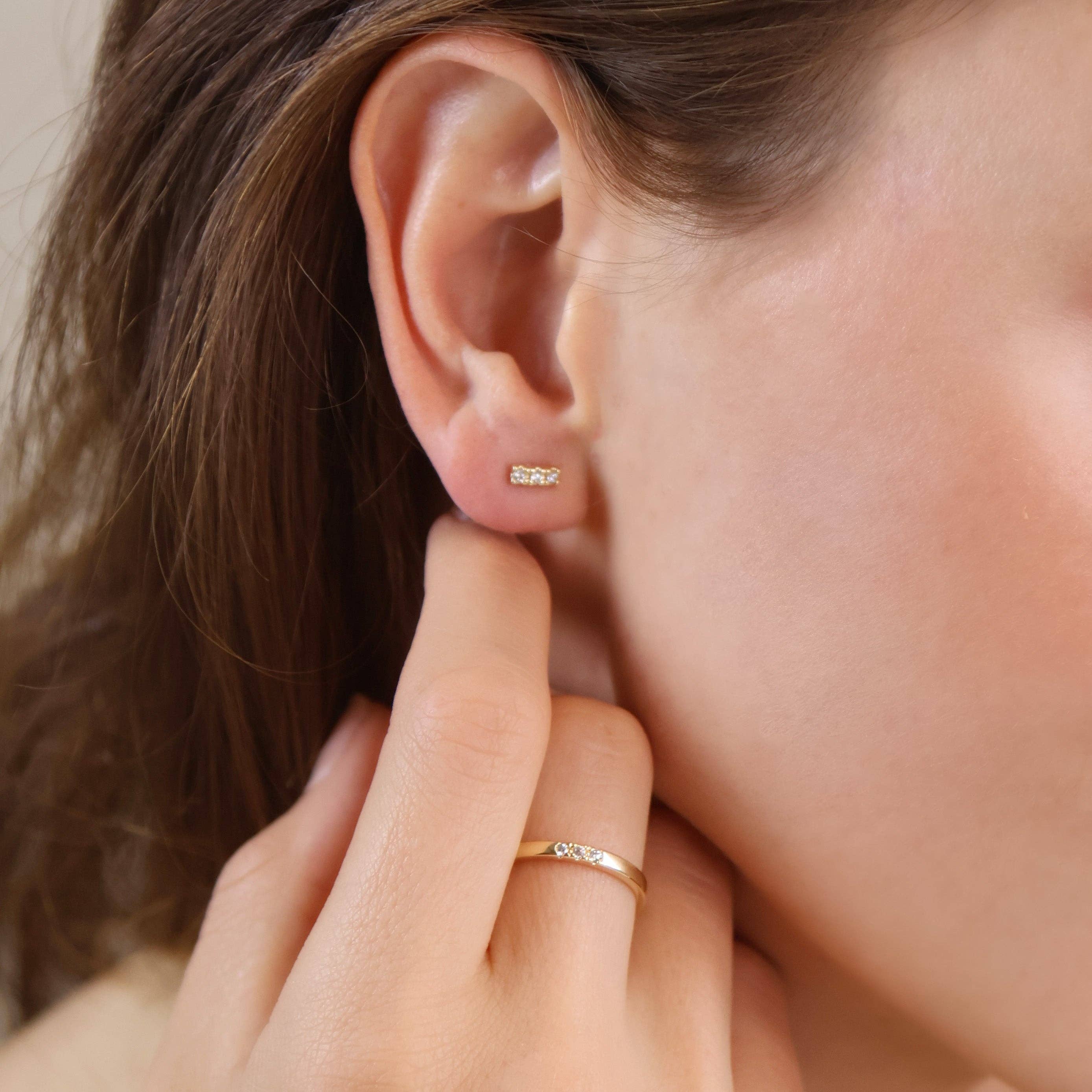 GoldFi - Vente Clous d'oreille - Boucles d'oreilles à tige en forme de mini-zircone cubique remplies d'or 18 carats1