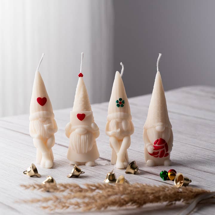 Allure CA - Wholesale Novelty Candle - Mini Mini Cute Santa Candle Set of 4! Faceless Dwarf !