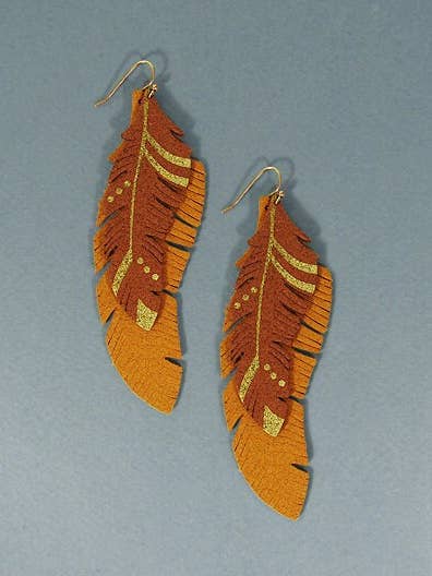Oorbellen van leer met lange haakjes en veren voor wholesale door TheTizana