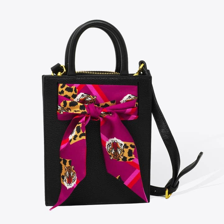 Mini Calista van leer + Easy Tiger Twilly (roze) voor wholesale door Hampton Road Designs