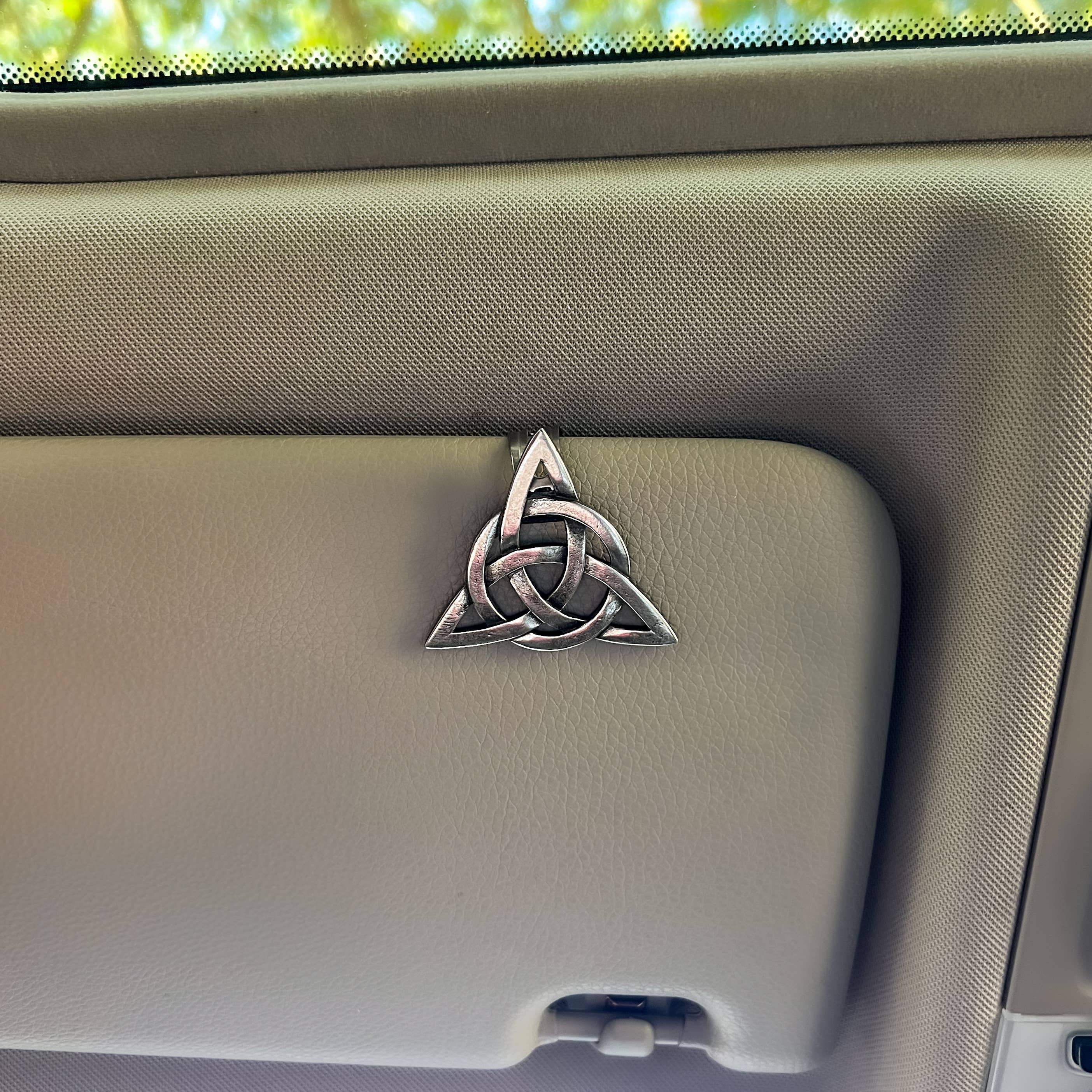 Abbey + CA Gift - Wholesale Car Decorative Charm - Unisex - Trinity Knot Visor Clip1