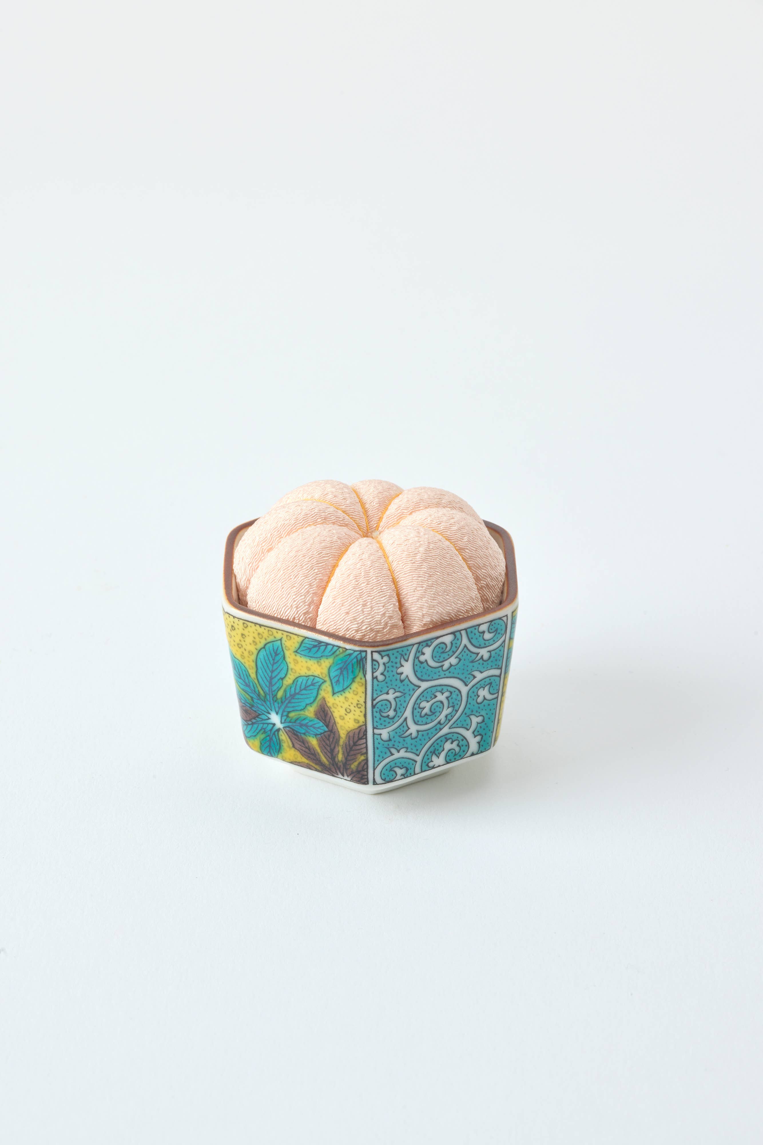 hiro - Wholesale Embroidery/Cross Stitch Supplies - Kutani  Pincushion  Yoshidaya2