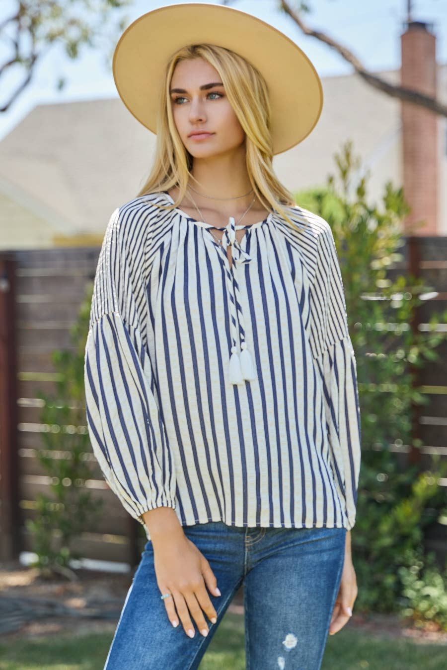 Oddi – wholesale Blus - Dam – Plus texturerad flerrandig slipsblus framtill