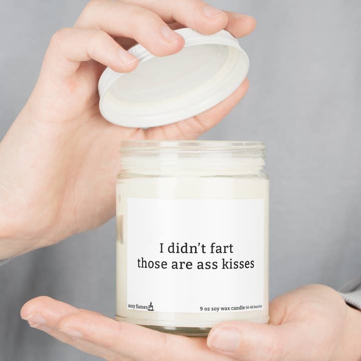 Velas aromáticas de cera de soja Ass Kisses Fart, 9 onzas para venta al por mayor de Sassy Flames