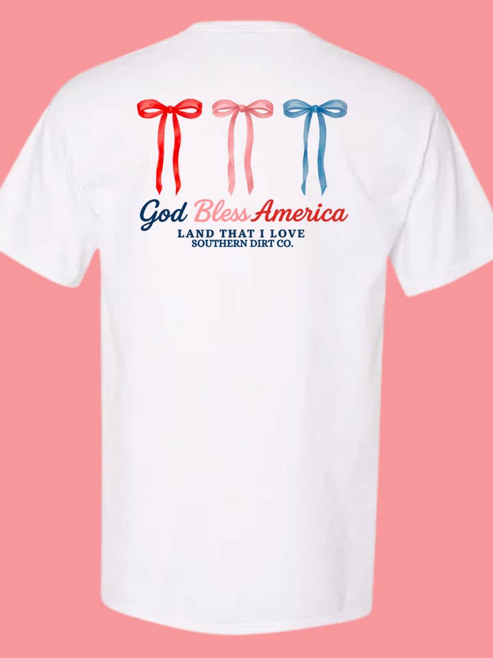 T-shirt à nœud God Bless America pour la vente par Southern Dirt Co