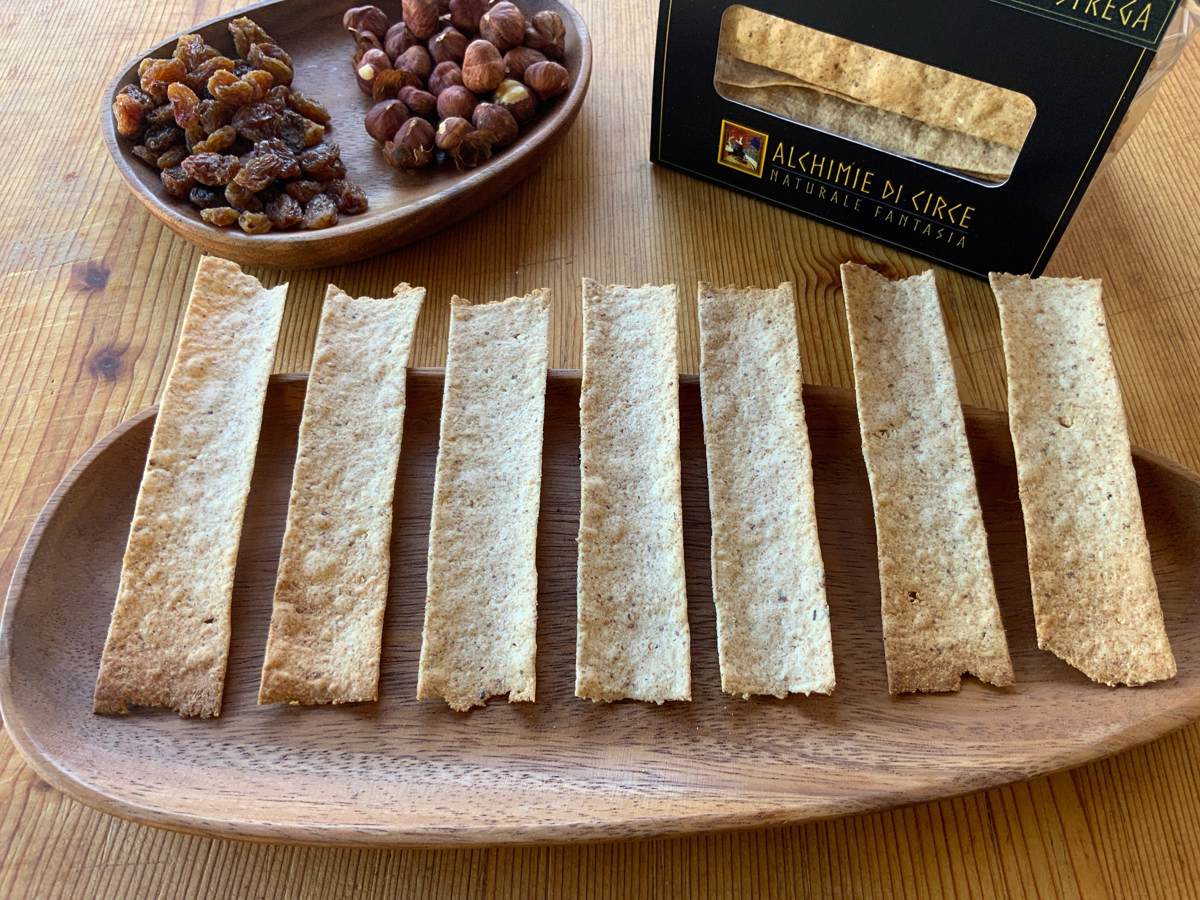 Alchimie di Circe - Wholesale Crackers - Witch Tongue Protein Snacks - Rye, Hazelnuts, Raisins5
