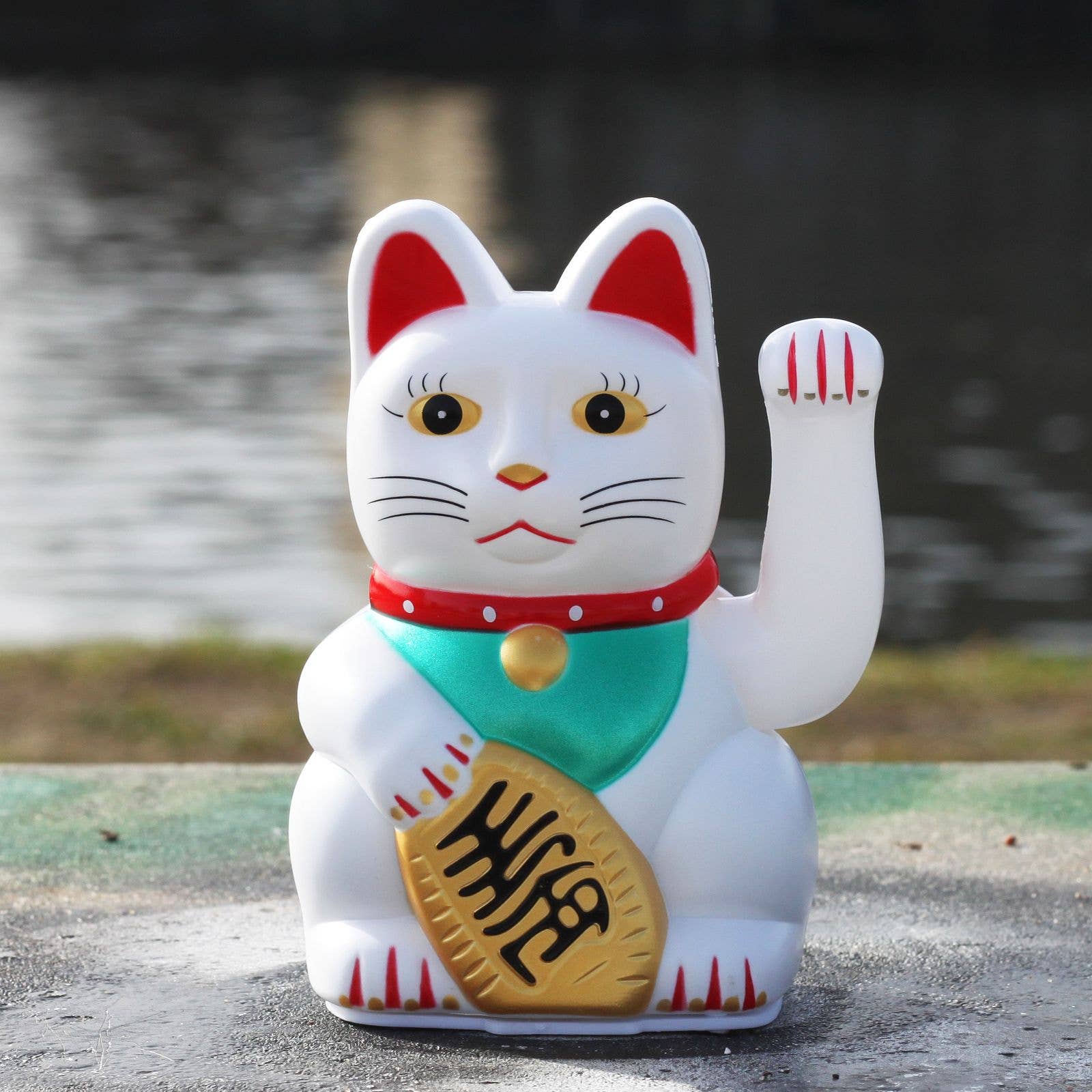 Tribal Trade GmbH - Wholesale Decorative Figurine - Lucky cat Maneki-neko waving cat 13cm white6