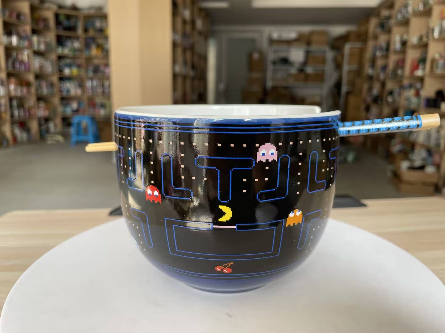 Silver Buffalo - Wholesale Bowl - Pacman Game Screen 20oz Ceramic Ramen Bowl with Chopsticks5