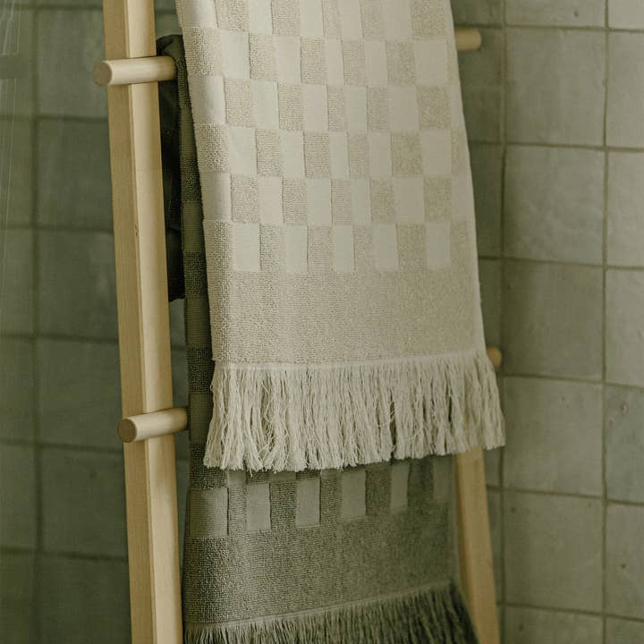 Happy Place Brand - Wholesale Bath Towel - Organic Checkered Bath Towel9