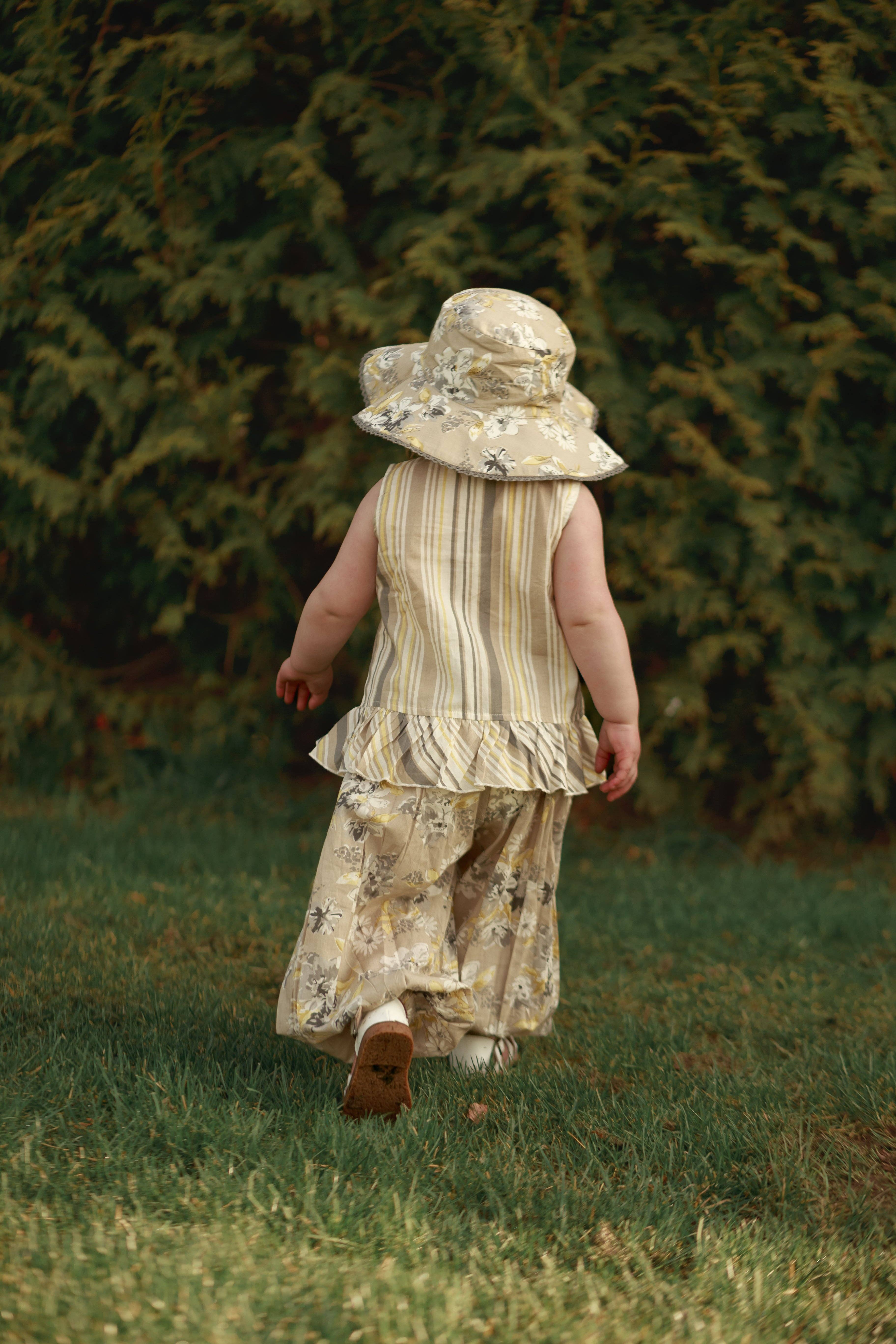 Yo Baby - Wholesale Sun Hat - Kids - Reversible Brown Floral & stripe Kids' Sun Hat with Lace Detail7