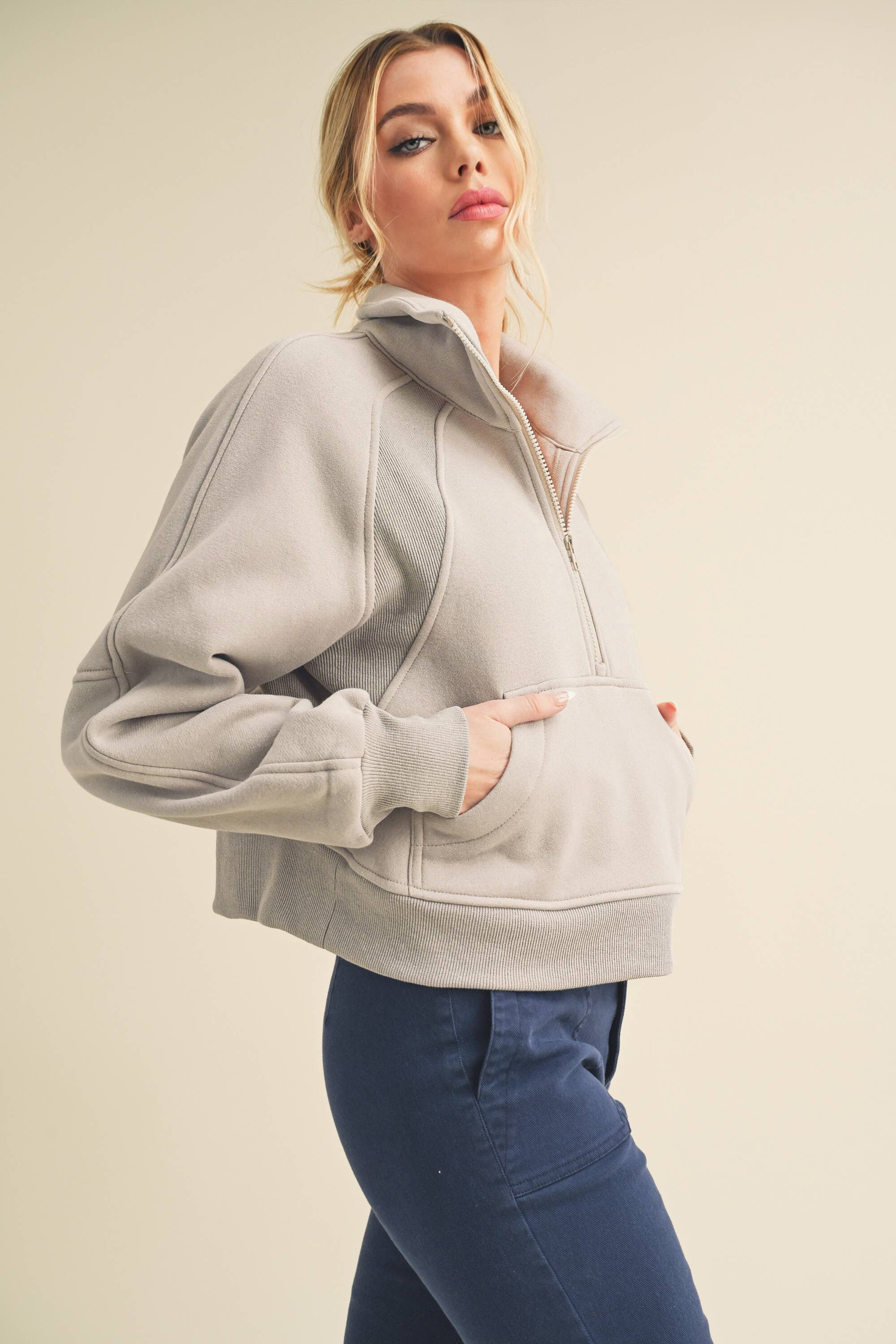 AEMI + CO - Wholesale Sweatshirt - Dames - 950CK Duif, trechterhals, halve ritssluiting, 27