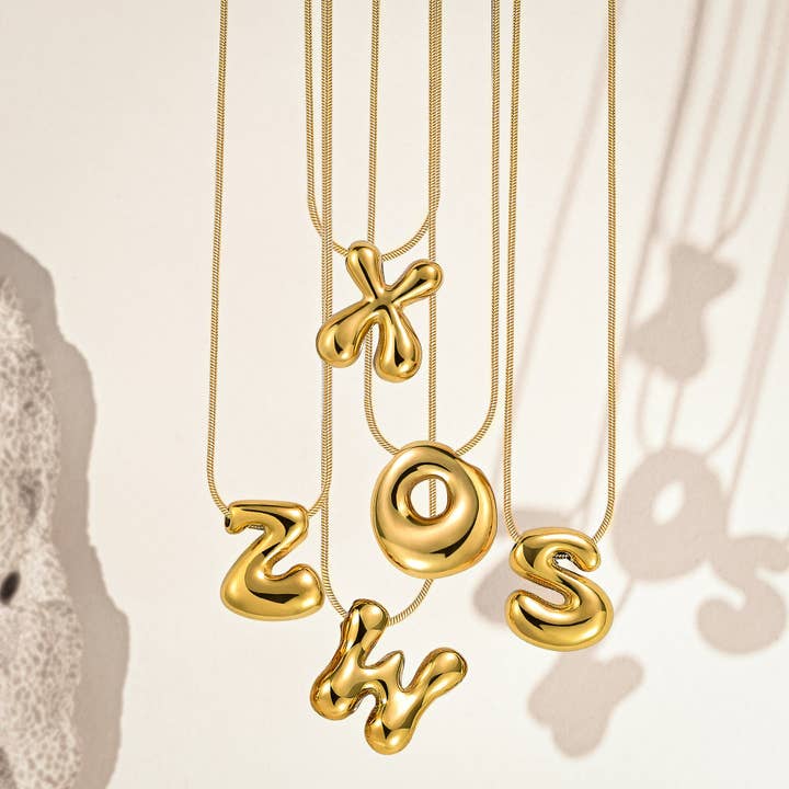 Collier Initiale Lettre Bulle Chute Éclat Doré pour la vente par Cape Diablo