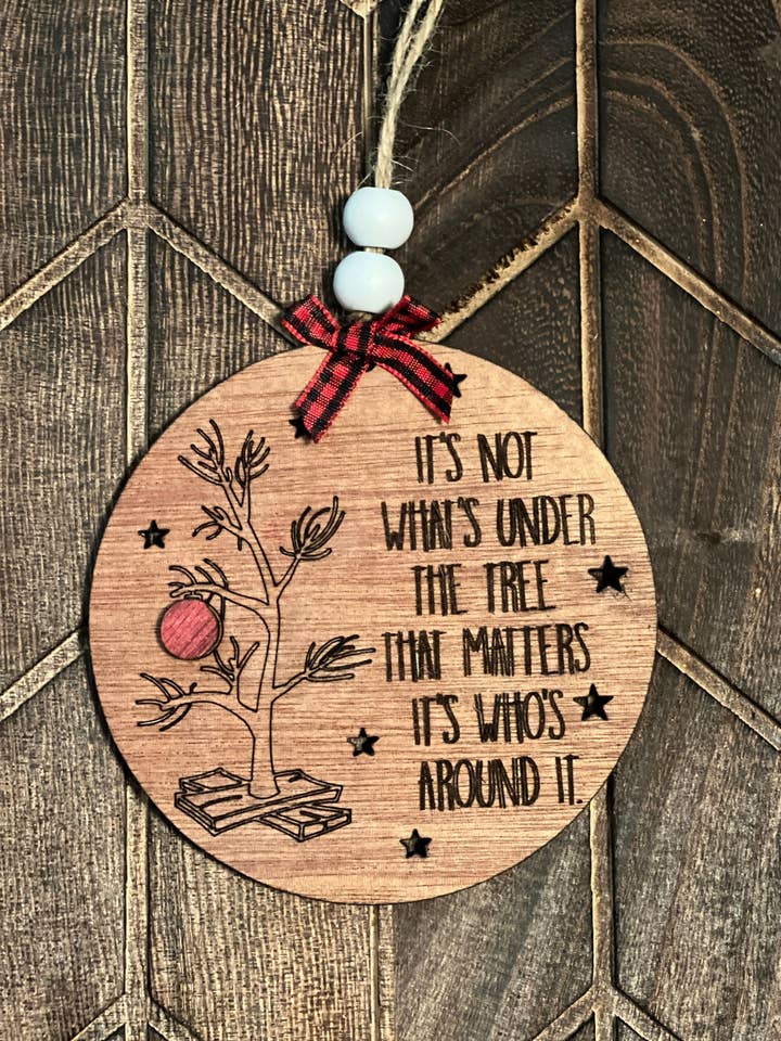 Uniek op Charlie Brown geïnspireerd ornament - kerstcadeau op maat voor wholesale door Jameson Dezigns