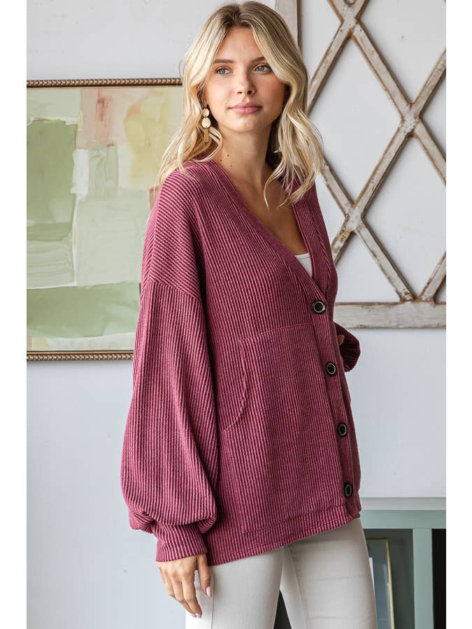 7th Ray – Engroshandel Cardigan - Dame – Enfarvet ribstrikket cardigan med knapper, ballonærmer og drop-shoulder design8