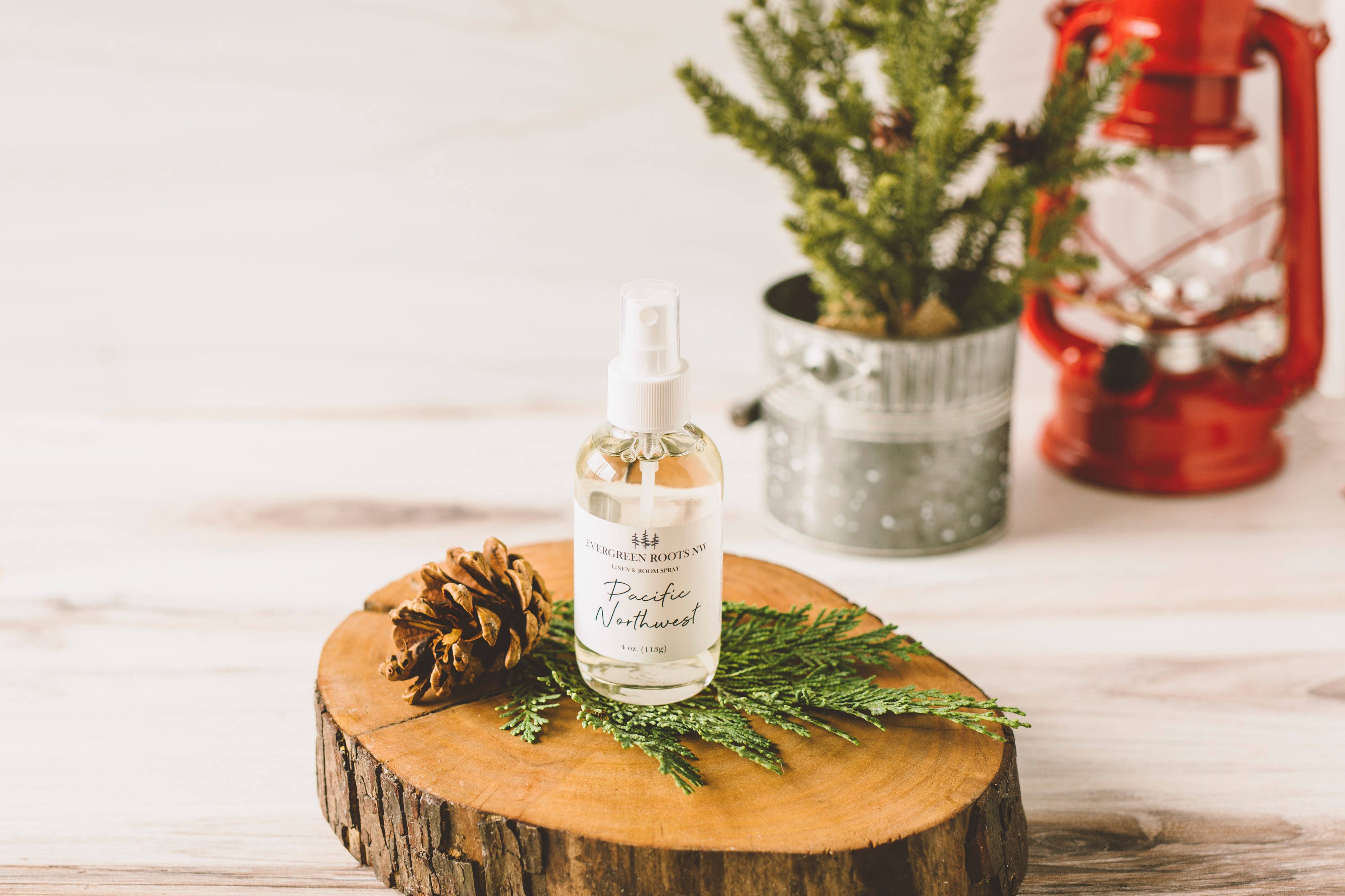 Evergreen Roots NW - Vendita all'ingrosso Spray per tessuti e ambienti - Spray per ambienti Pacific Northwest - 118 ml1