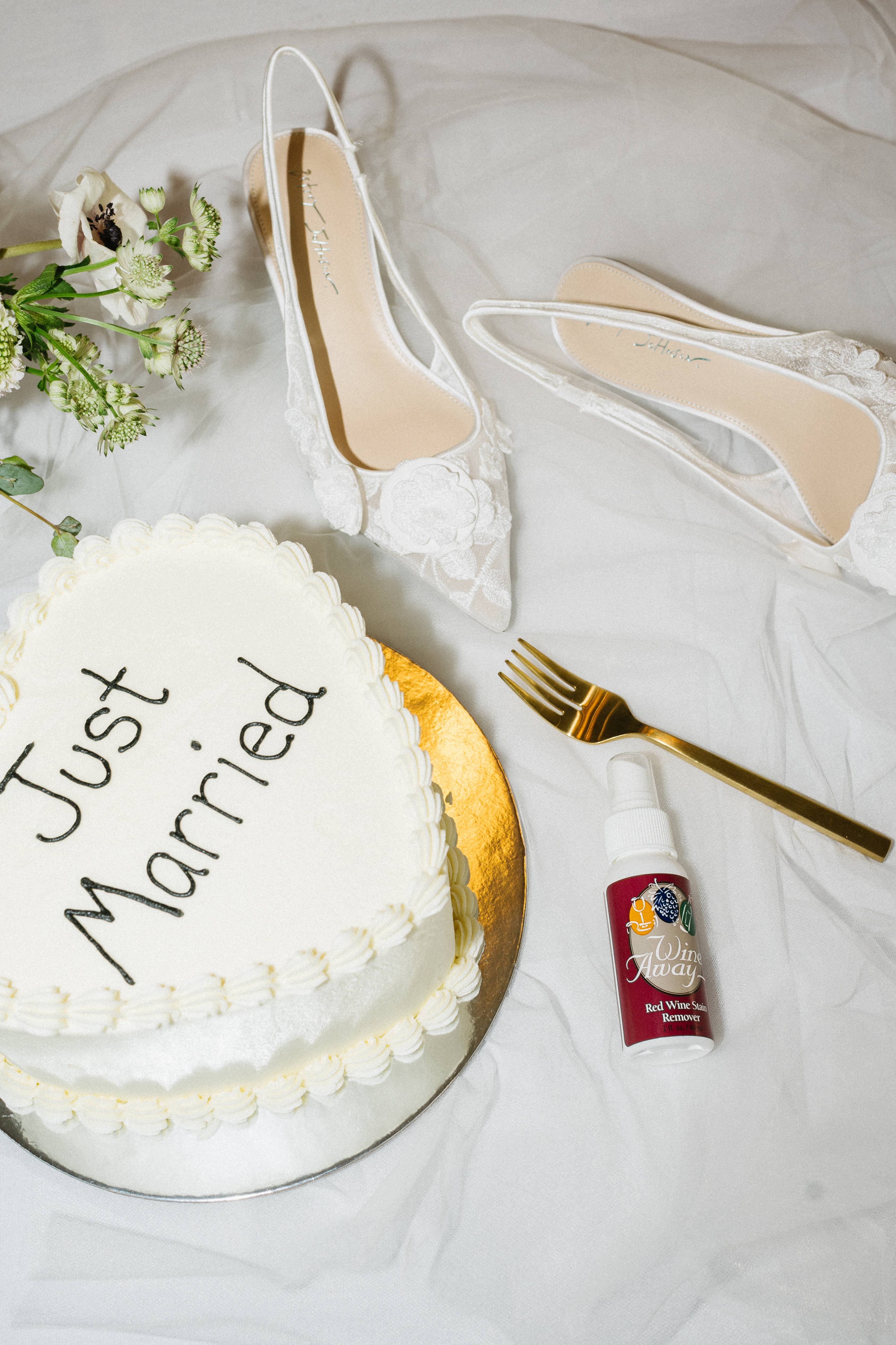 Wine Away - Wholesale Retailer Display - Home & Living - Wine Away® Red Wine Stain Remover – 2 oz CDU (12 per CDU)9