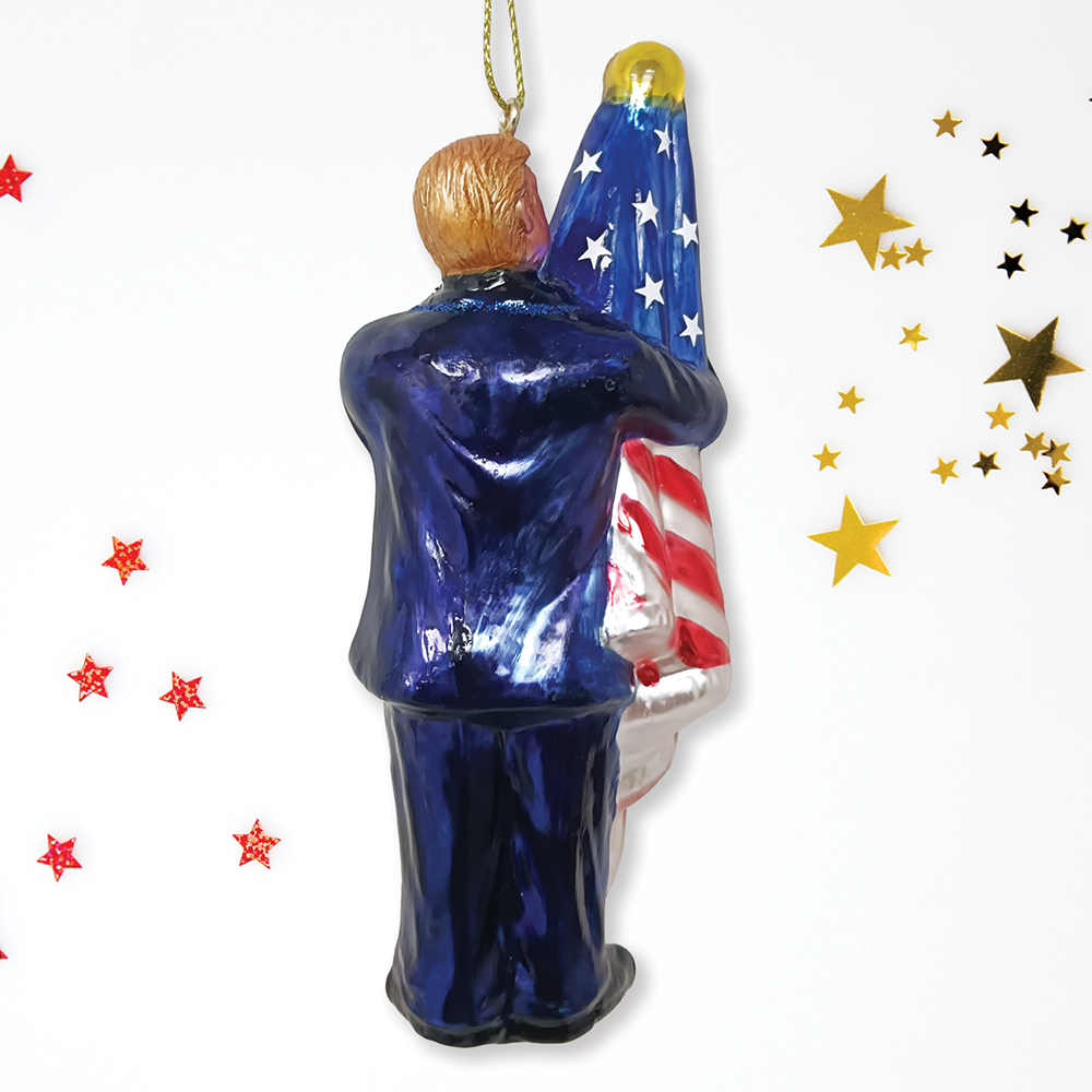OrnamentallyYou - Vente Objets de décoration - Décoration en verre de Donald Trump embrassant le drapeau américain8