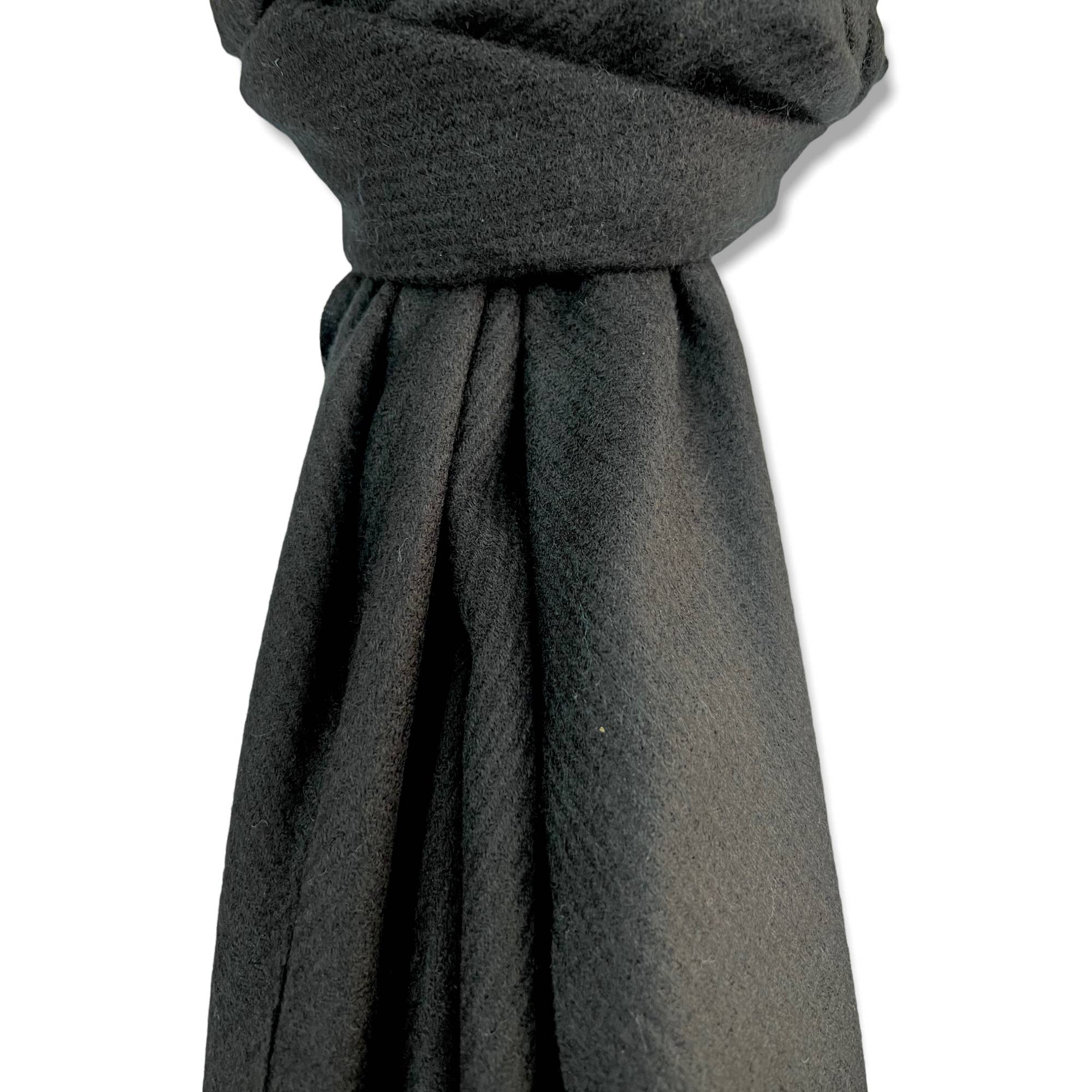 London Scarves – wholesale Scarf – Women's – Plain cashmere mix ribbed winter scarf with tassel3