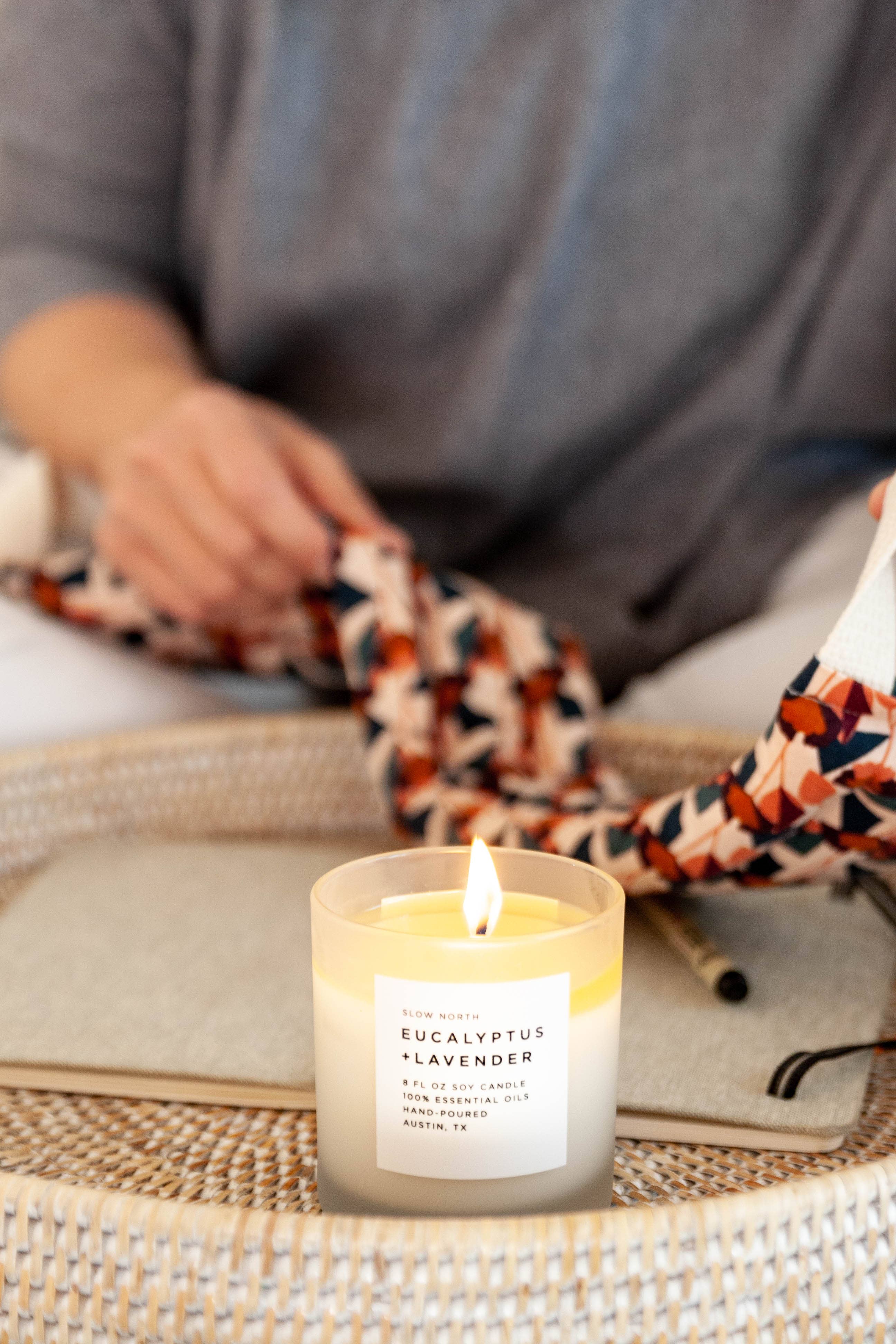 Slow North – Großhandel Kerze im Glas / gefüllte Kerze – Eukalyptus + Lavendel ungiftige Sojakerze, ätherische Öle, Feiertagsfavorit3