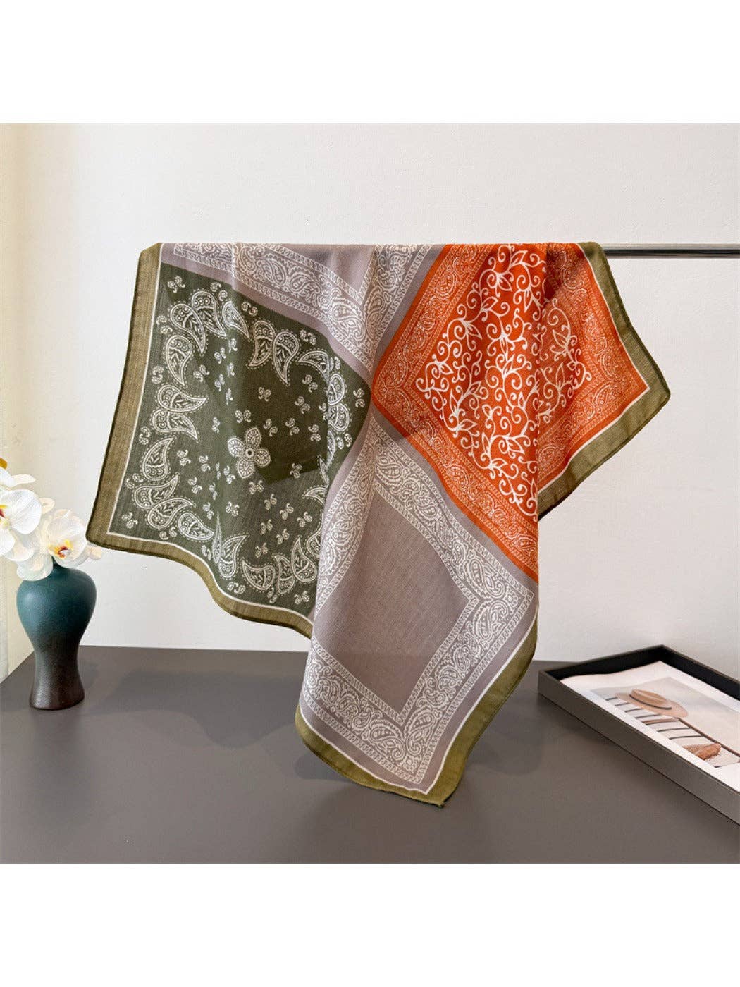 Funkyrel® Atzbranding Limited – Großhandel Schal – Damen – Scarvii - Quadratisches Tuch mit Paisley-Muster0