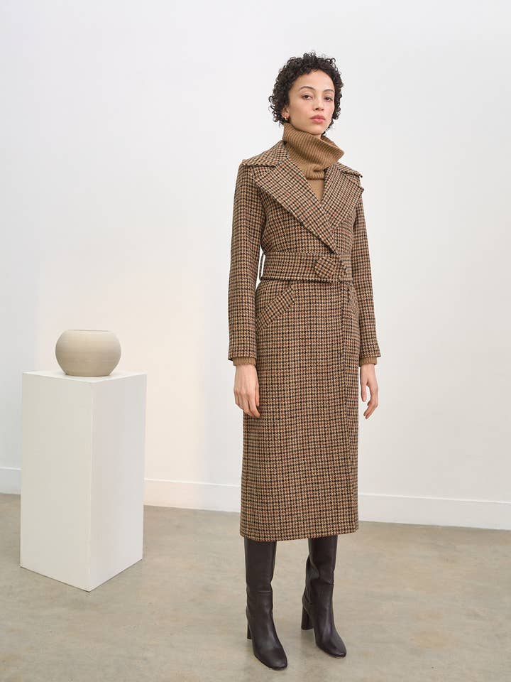 Manteau Séraphine en pied-de-poule pour la vente par AQVAROSSA