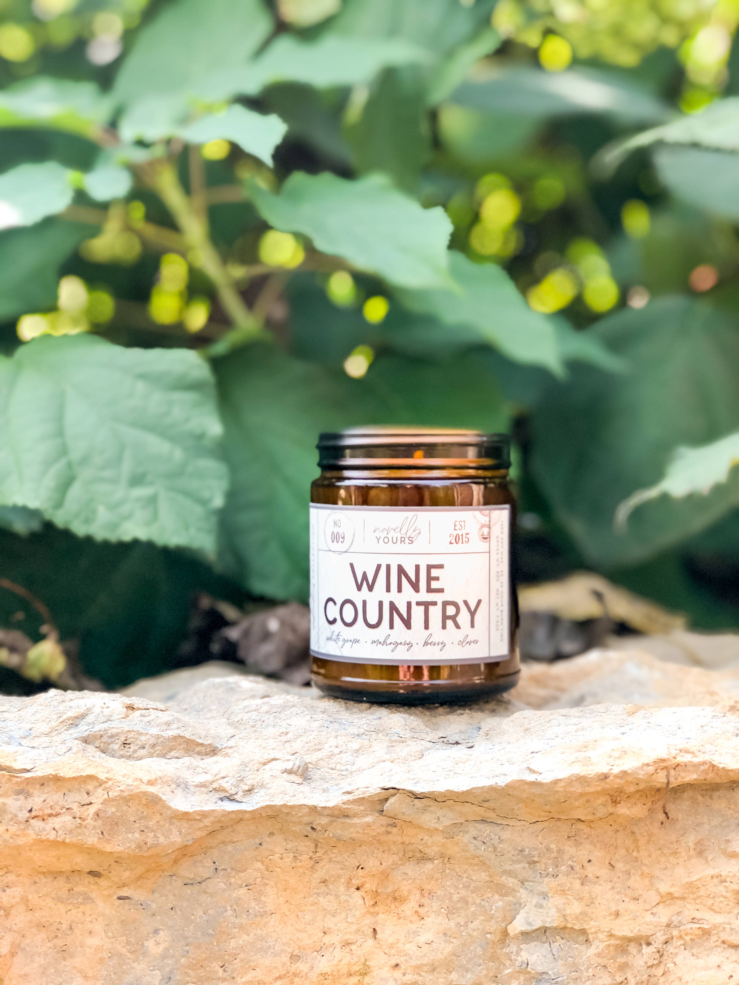 Novelly Yours - Vente Bougie en bocal - Bougie Wine Country | Parfum sur le thème des amateurs de vin et des voyages5
