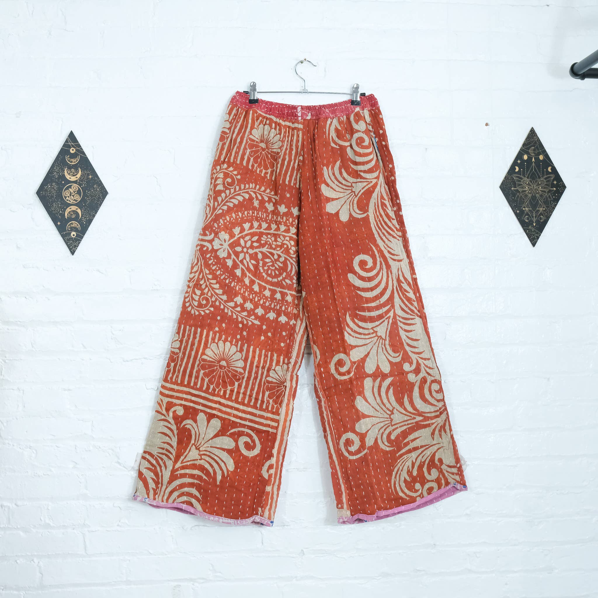 Karma Nepal Crafts – Großhandel Hose – Damen – Handgefertigte Kantha Wendehose mit weitem Bein0