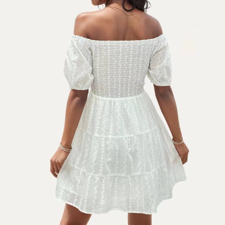 BIANCO PURO Mini abito elegante a maniche corte con spalle scoperte in vendita all'ingrosso su Faire8