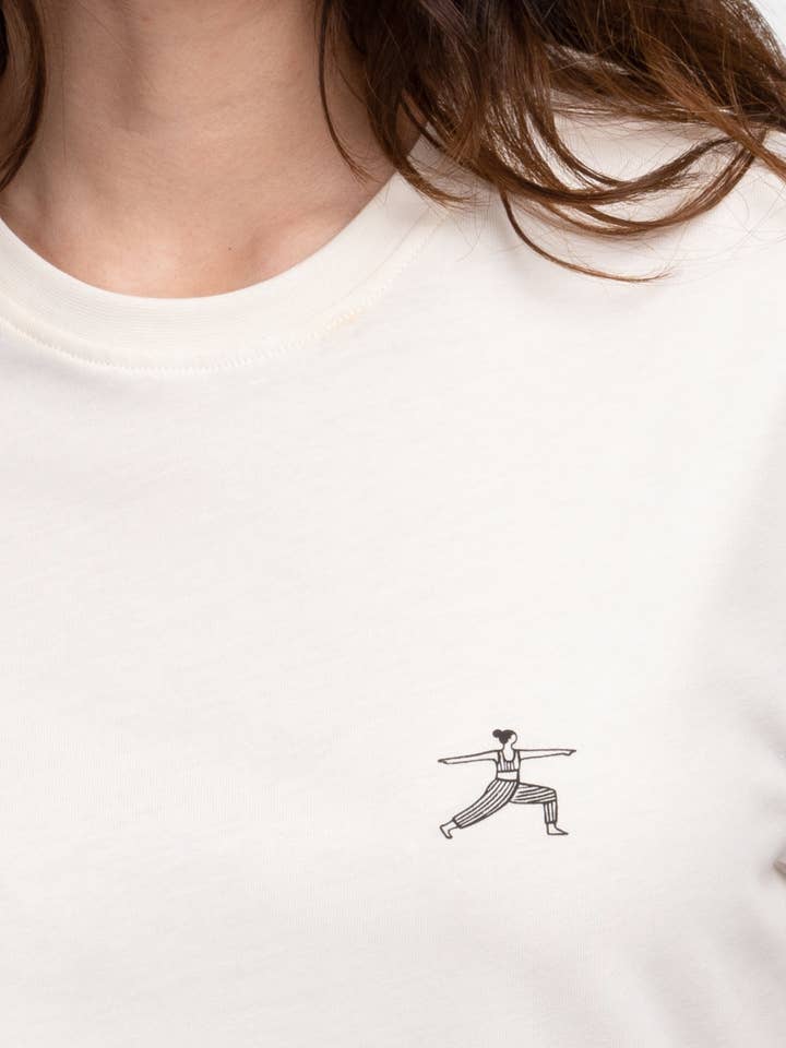 Maglietta Yoga - Maglietta Bianca Organica, Stampa Guerriero per la vendita all'ingrosso da parte di Natural Vibes