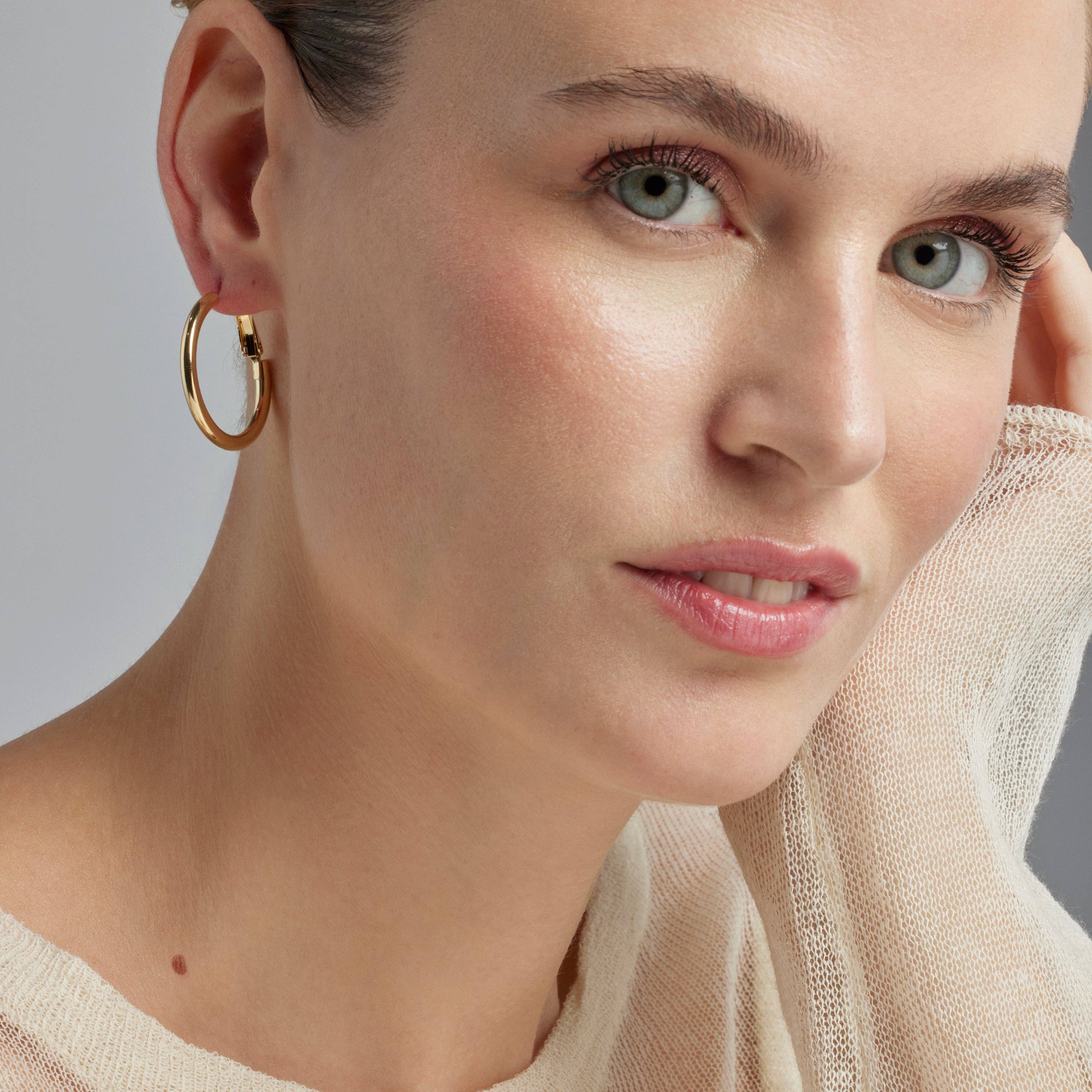 Luxenter - Wholesale Hoop Earrings - Pendientes acabados en oro amarillo de 18k - Sadro3