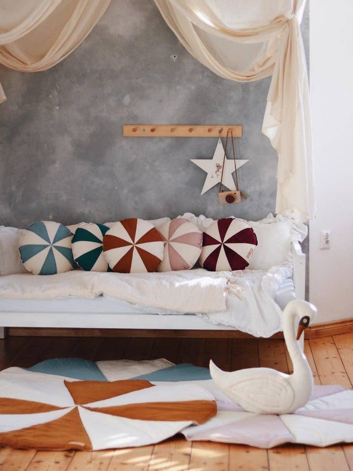 Kuddfodral i lapptäcksmönster 'Powder Pink Candy' för wholesale av Moi Mili