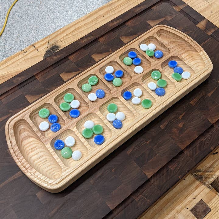 Arts and Craftsmanship - Vendita all'ingrosso Giochi da tavolo - Tavola Mancala realizzata in legno riciclato urbano, pietre incluse, personalizzabile!2