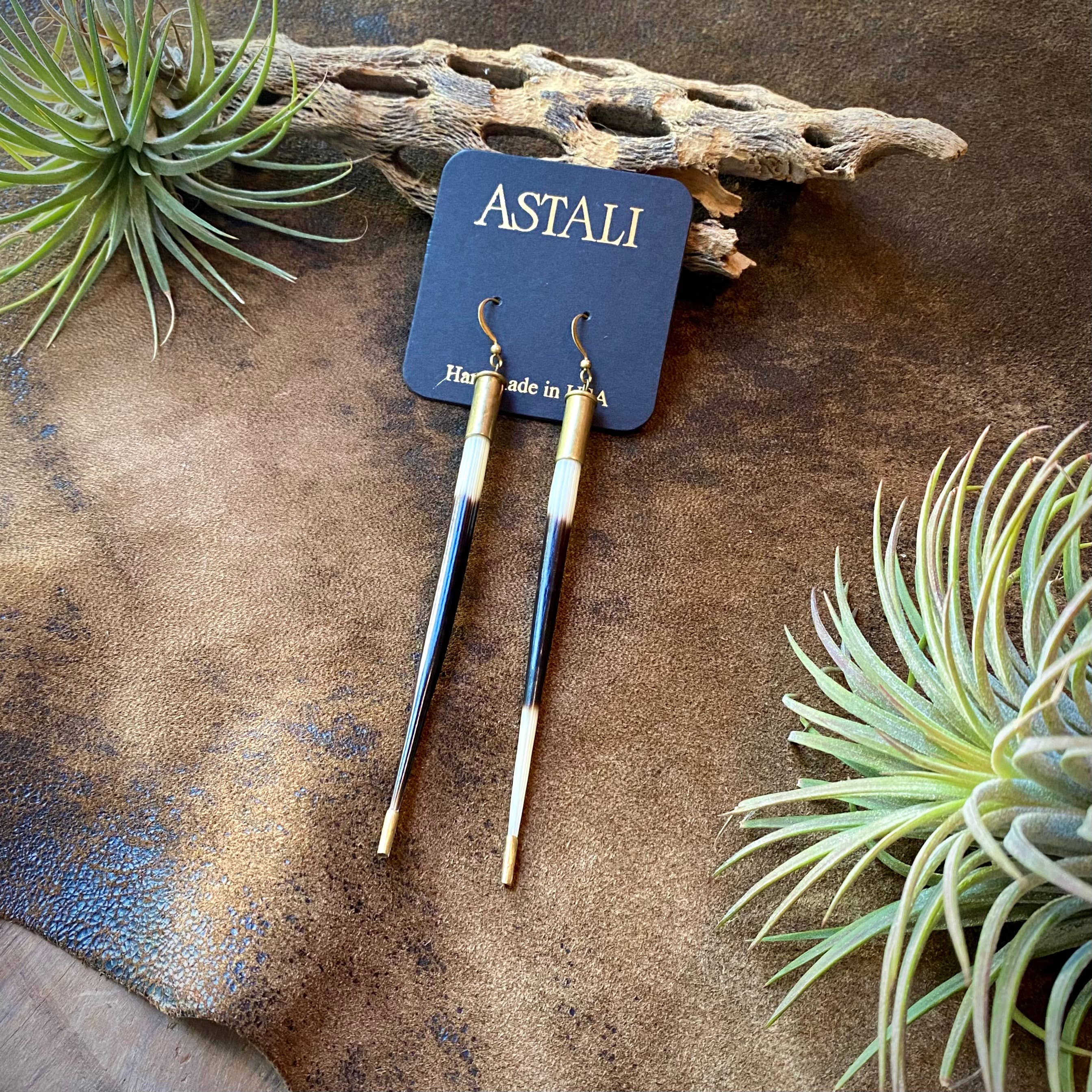 ASTALI - Venta al por mayor Pendientes colgantes - Pluma de puercoespín con forma de bala, casquillos de concha, plumas4