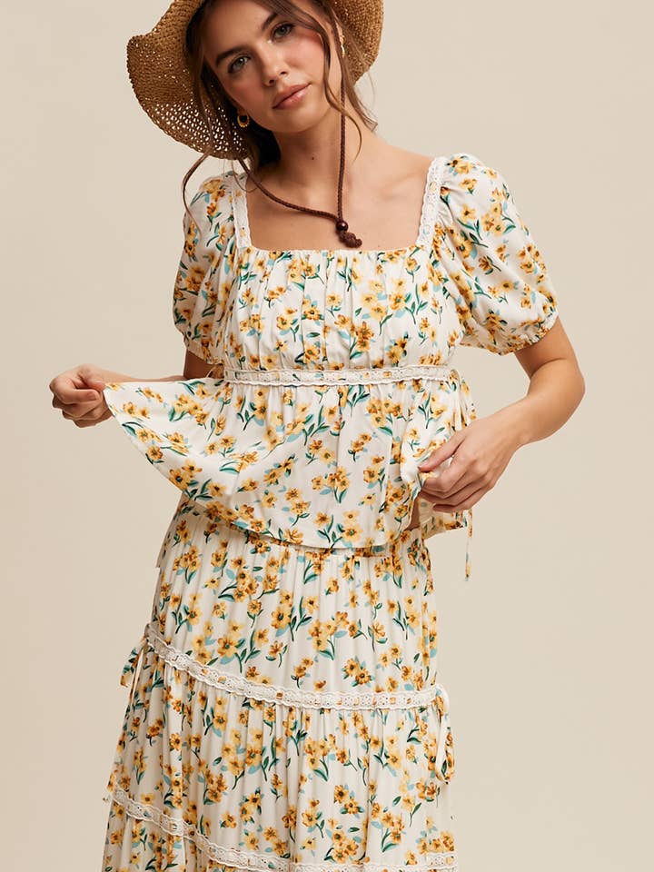 Ensemble deux pièces haut et jupe à fleurs avec doublure et poches pour la vente par Listicle