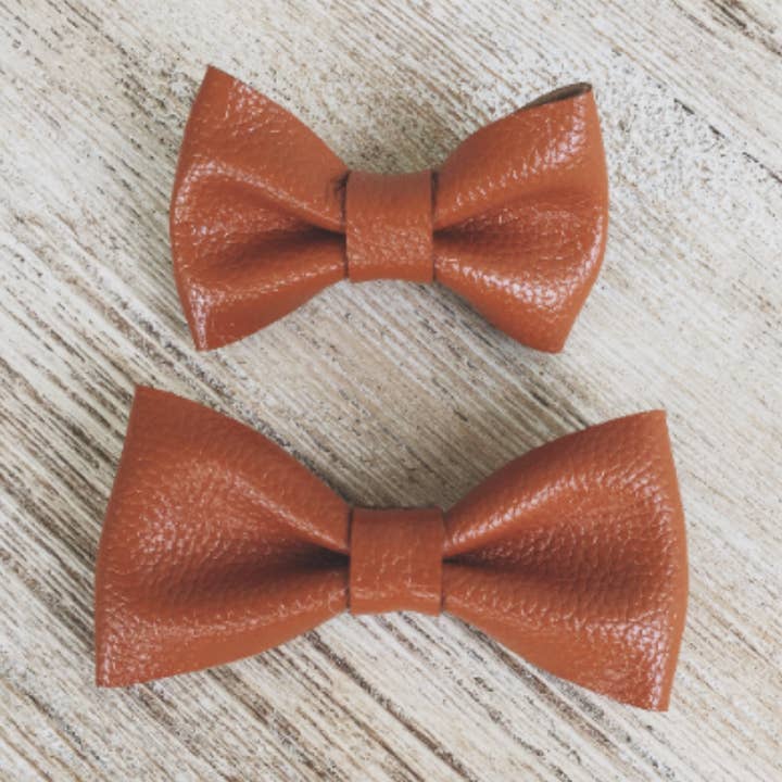 Karamel leer Vlinderdas van karamel leer voor groothandel op Faire0
