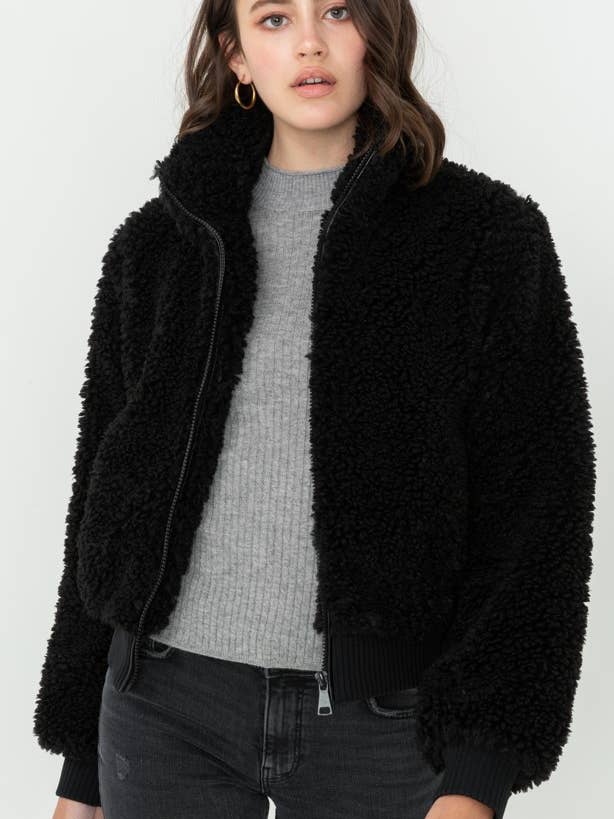 LOLA- BLOUSON EN FOURRURE DOUCE pour la vente par Rose Paulino