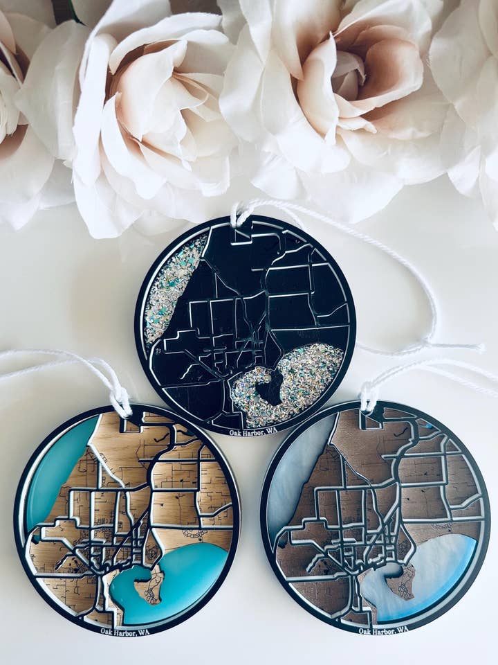 Ornement de carte de ville personnalisée | Acrylique ou bouleau pour la vente par Marden S Design