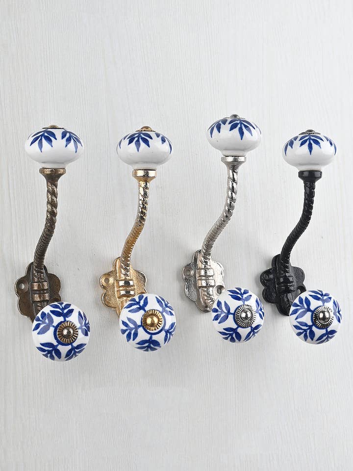 Cabides de cerâmica azul decorativa artesanal em cerâmica azul e branca | Ganchos de parede vintage | Ganchos de parede de metal | Ganchos de ferragens para móveis | Ganchos de banho por atacado de KNOBCO
