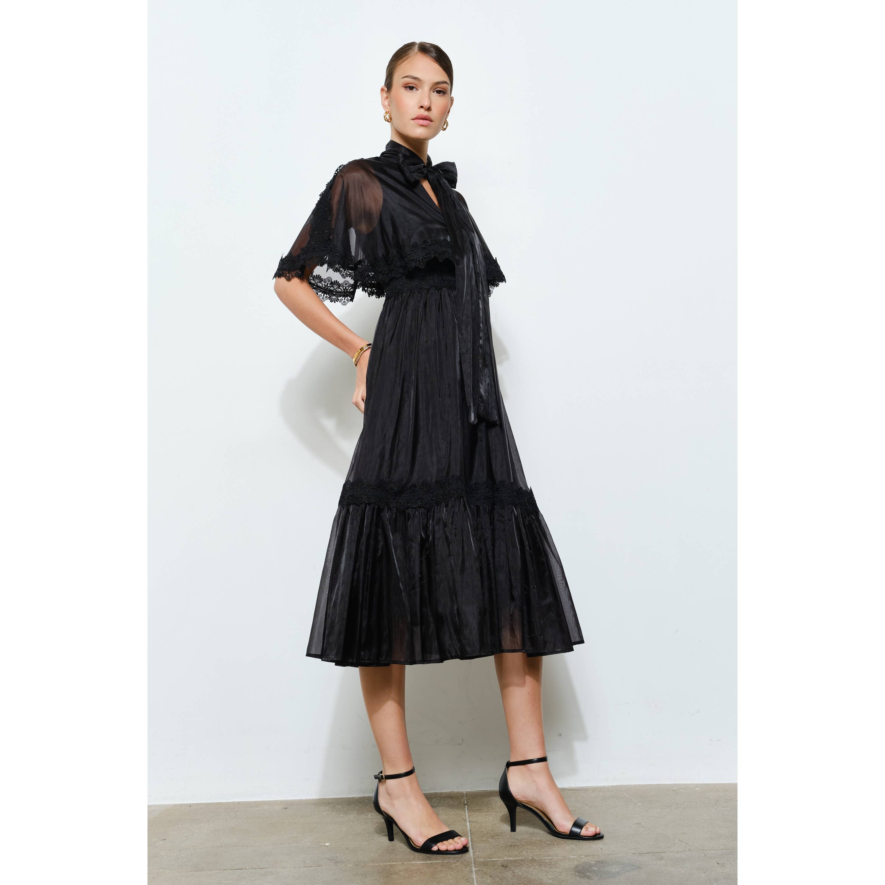 INA – wholesale Klänning - Dam – Fluga Cape-Stil Volang Spets Organza Klänning2