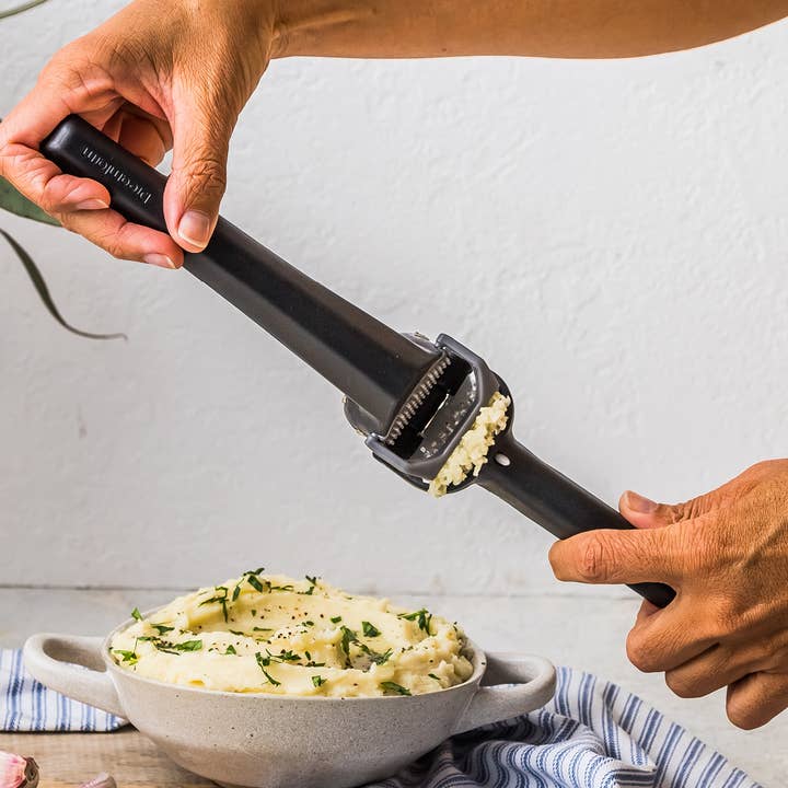 Dreamfarm - Wholesale Kitchen Tool/Gadget - Garject Lite - Garlic Press, Scrape, & Eject - CDU4