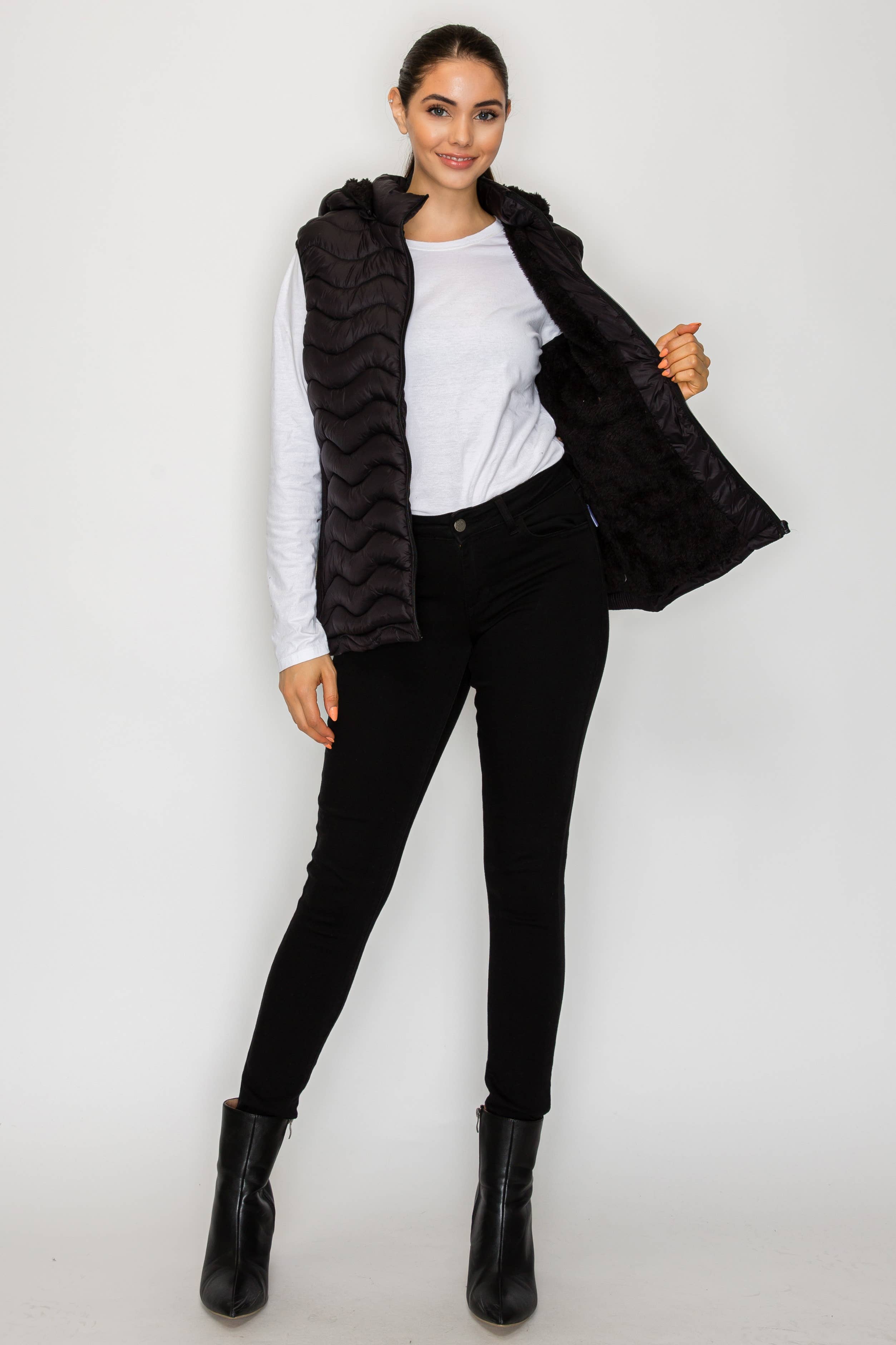 V390 Damväst med huva utan ärmar (V390) för wholesale på Faire13