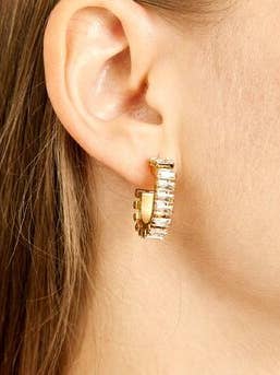 J-18K Vattentäta, hypoallergena, fläckfria GULDBELAGDA ROSTFRIA STÅLÖRHÄNGEN med CUBIC ZIRKONIA för wholesale av Trendi Lady