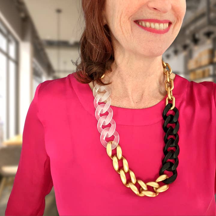 Cadeiras Solange: 4:1 por atacado de Illuminated Me by Sharon Herrick, LLC