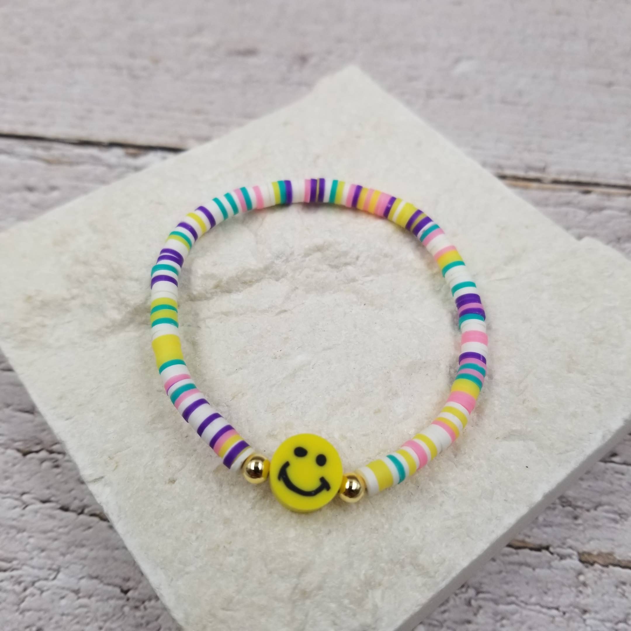 Treasure Wholesale - Wholesale Beaded Bracelet - Smiling Face Rainbow Heishi Bracelet4